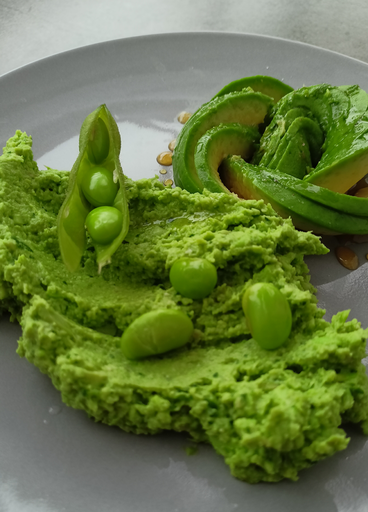 Edamame hummus avo