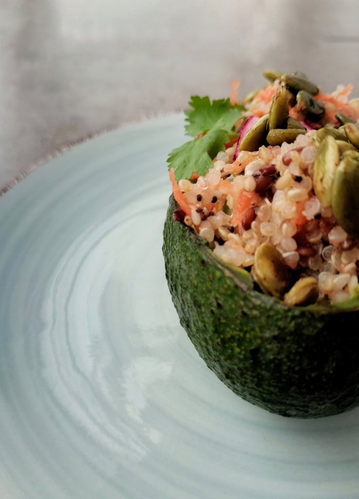 Plněné avokádo quinoa